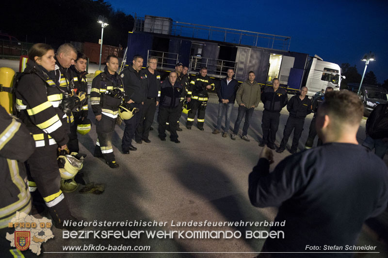 Einweisung für die Heißausbildung Stufe 4 für das Industrieviertel 2023 von 25.-29.10.2023 beim Feuerwehrhaus Leobersdorf   Foto: Stefan Schneider BFKDO BADEN
