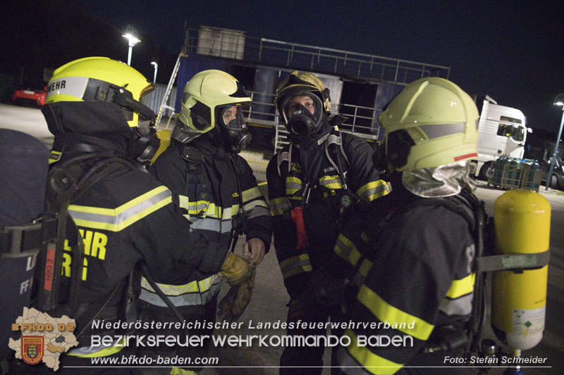 Einweisung für die Heißausbildung Stufe 4 für das Industrieviertel 2023 von 25.-29.10.2023 beim Feuerwehrhaus Leobersdorf   Foto: Stefan Schneider BFKDO BADEN