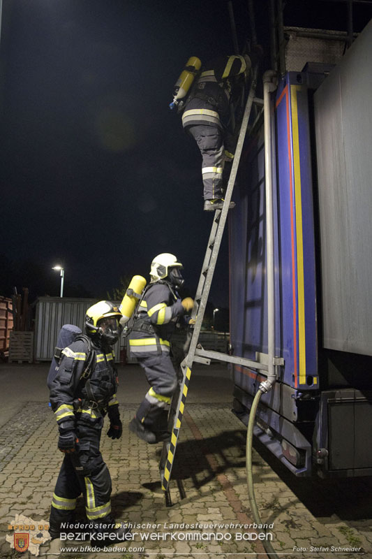 Einweisung für die Heißausbildung Stufe 4 für das Industrieviertel 2023 von 25.-29.10.2023 beim Feuerwehrhaus Leobersdorf   Foto: Stefan Schneider BFKDO BADEN