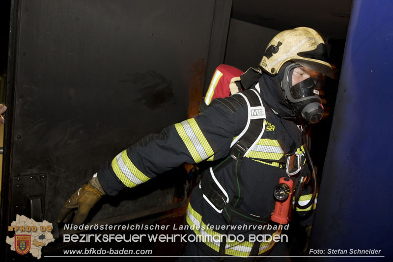 Einweisung für die Heißausbildung Stufe 4 für das Industrieviertel 2023 von 25.-29.10.2023 beim Feuerwehrhaus Leobersdorf   Foto: Stefan Schneider BFKDO BADEN