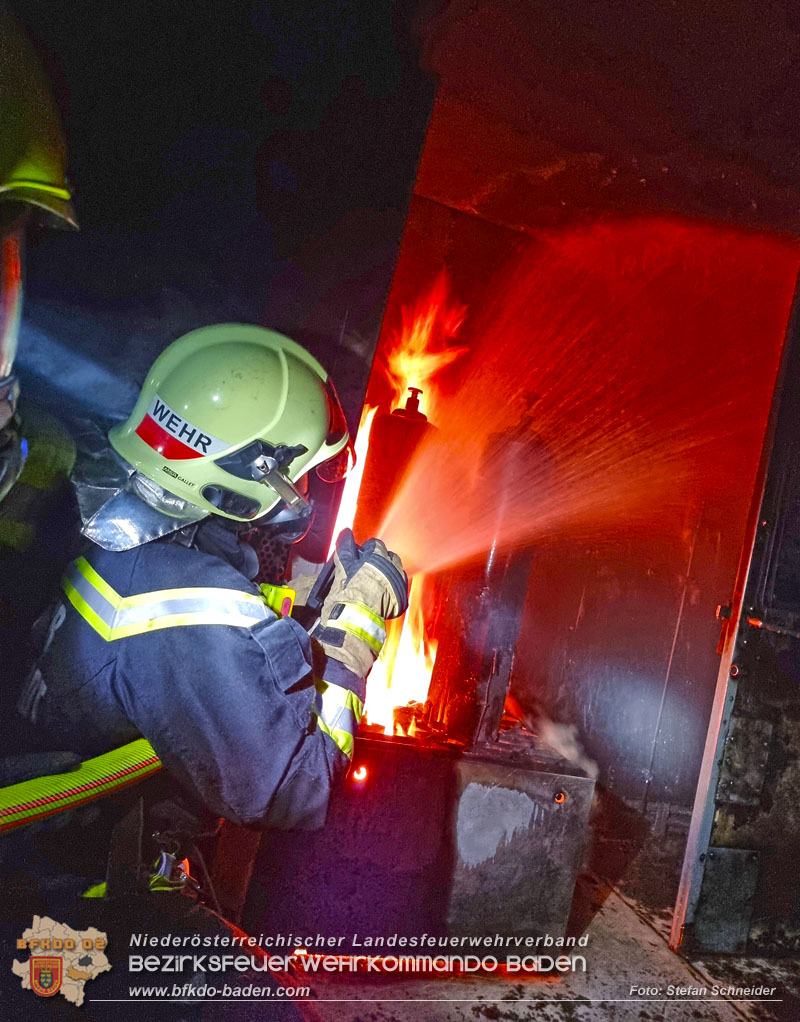 Einweisung für die Heißausbildung Stufe 4 für das Industrieviertel 2023 von 25.-29.10.2023 beim Feuerwehrhaus Leobersdorf   Foto: Stefan Schneider BFKDO BADEN
