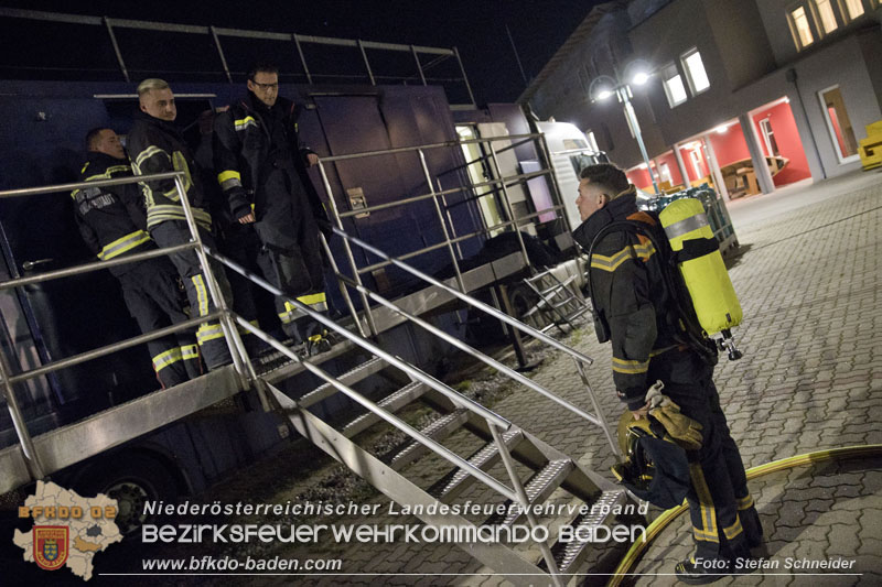 Einweisung für die Heißausbildung Stufe 4 für das Industrieviertel 2023 von 25.-29.10.2023 beim Feuerwehrhaus Leobersdorf   Foto: Stefan Schneider BFKDO BADEN
