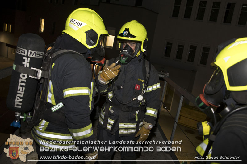 Einweisung für die Heißausbildung Stufe 4 für das Industrieviertel 2023 von 25.-29.10.2023 beim Feuerwehrhaus Leobersdorf   Foto: Stefan Schneider BFKDO BADEN