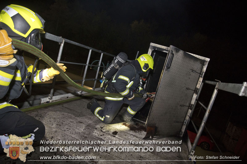 Einweisung für die Heißausbildung Stufe 4 für das Industrieviertel 2023 von 25.-29.10.2023 beim Feuerwehrhaus Leobersdorf   Foto: Stefan Schneider BFKDO BADEN