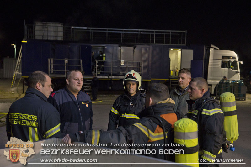 Einweisung für die Heißausbildung Stufe 4 für das Industrieviertel 2023 von 25.-29.10.2023 beim Feuerwehrhaus Leobersdorf   Foto: Stefan Schneider BFKDO BADEN