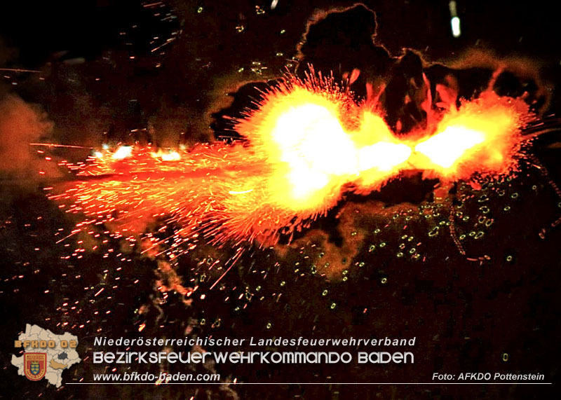 20231103_Pyrotechnikschulung im Abschnitt Pottenstein - Feuerwehr rüstet sich aktiv für schwere Unfälle mit Feuerwerkskörper 20231103_Pyrotechnikschulung im Abschnitt Pottenstein - Feuerwehr rüstet sich aktiv für schwere Unfälle mit Feuerwerkskörper
