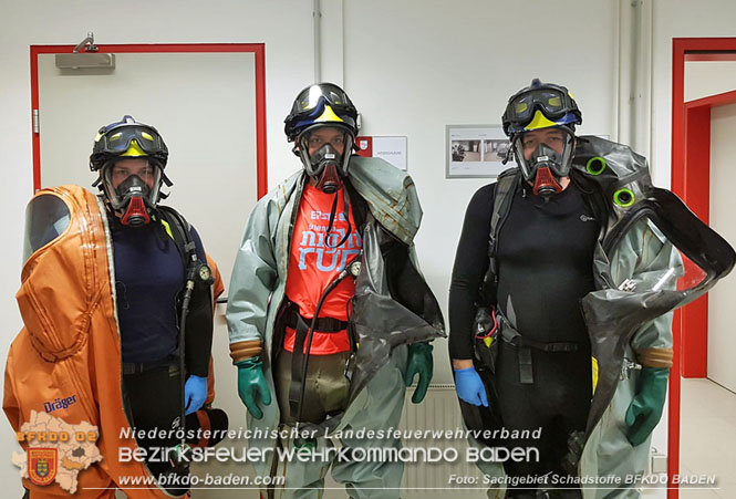 20231118 Ausbildung Chemikalienschutzanzugsträger (CSA - Schutzstufe 3) Bezirk Baden bei der BTF Industriepark Schwechat  Foto: Maximilian Schwarz