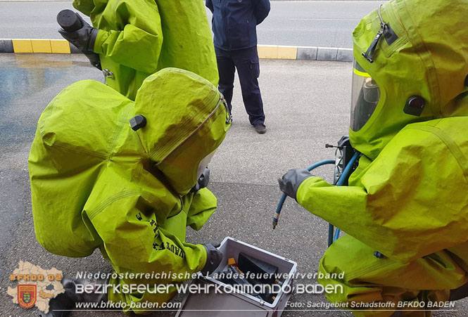 20231118 Ausbildung Chemikalienschutzanzugsträger (CSA - Schutzstufe 3) Bezirk Baden bei der BTF Industriepark Schwechat  Foto: Maximilian Schwarz