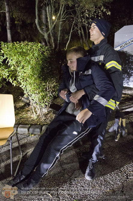 20231104_Nachtwanderung der Feuerwehrjugend des Bezirkes Baden, diesmal in Baden