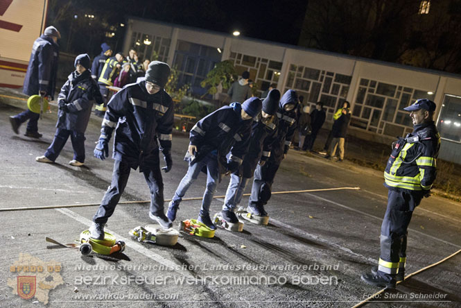 20231104_Nachtwanderung der Feuerwehrjugend des Bezirkes Baden, diesmal in Baden