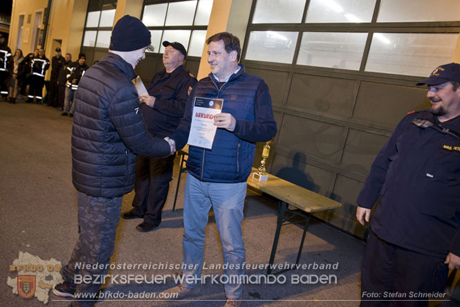 20231104_Nachtwanderung der Feuerwehrjugend des Bezirkes Baden, diesmal in Baden