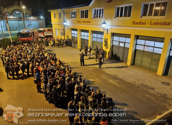 20231104_Nachtwanderung der Feuerwehrjugend des Bezirkes Baden, diesmal in Baden