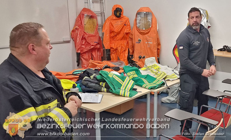 Schadstoffdienst Fortbildung 2024 des Bezirksfeuerwehrkommandos BADEN bei der BF Wien in Floridsdorf  Foto: Stefan Schneider BFKDO 