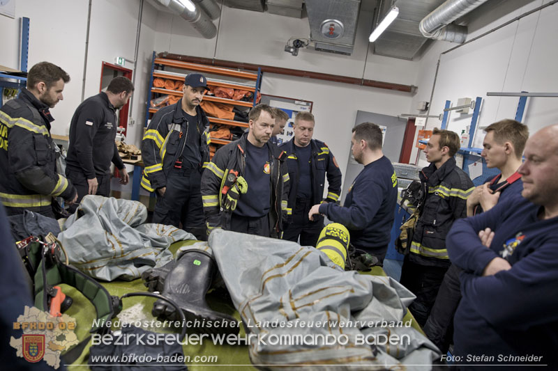 Schadstoffdienst Fortbildung 2024 des Bezirksfeuerwehrkommandos BADEN bei der BF Wien in Floridsdorf  Foto: Stefan Schneider BFKDO 