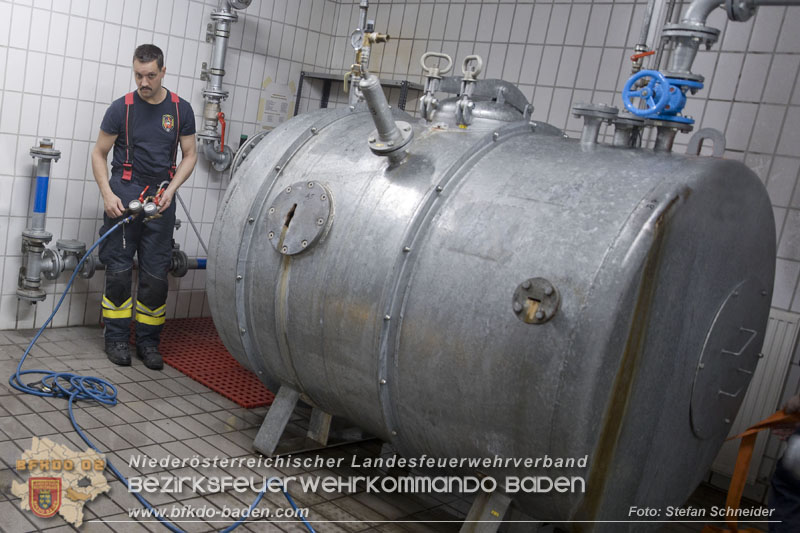 Schadstoffdienst Fortbildung 2024 des Bezirksfeuerwehrkommandos BADEN bei der BF Wien in Floridsdorf  Foto: Stefan Schneider BFKDO 