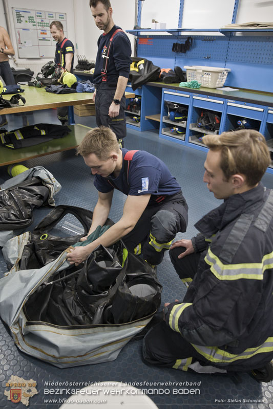 Schadstoffdienst Fortbildung 2024 des Bezirksfeuerwehrkommandos BADEN bei der BF Wien in Floridsdorf  Foto: Stefan Schneider BFKDO 