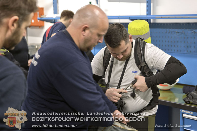 Schadstoffdienst Fortbildung 2024 des Bezirksfeuerwehrkommandos BADEN bei der BF Wien in Floridsdorf  Foto: Stefan Schneider BFKDO 