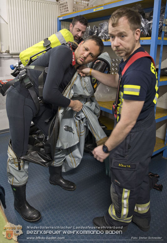 Schadstoffdienst Fortbildung 2024 des Bezirksfeuerwehrkommandos BADEN bei der BF Wien in Floridsdorf  Foto: Stefan Schneider BFKDO 