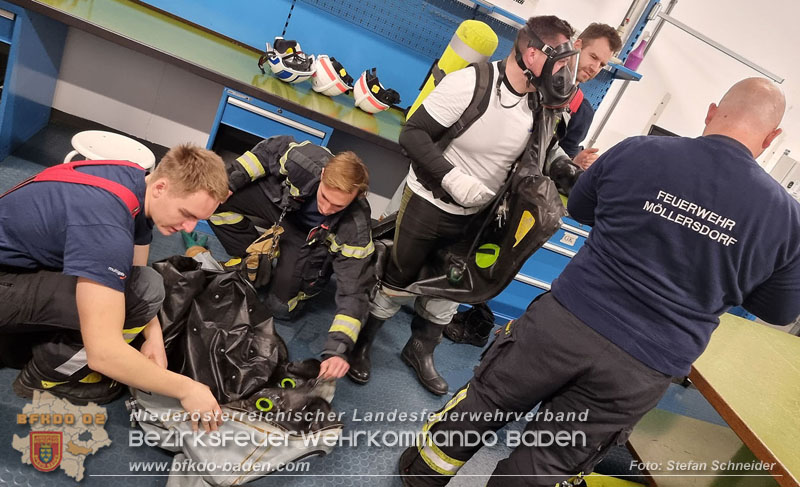 Schadstoffdienst Fortbildung 2024 des Bezirksfeuerwehrkommandos BADEN bei der BF Wien in Floridsdorf  Foto: Stefan Schneider BFKDO 