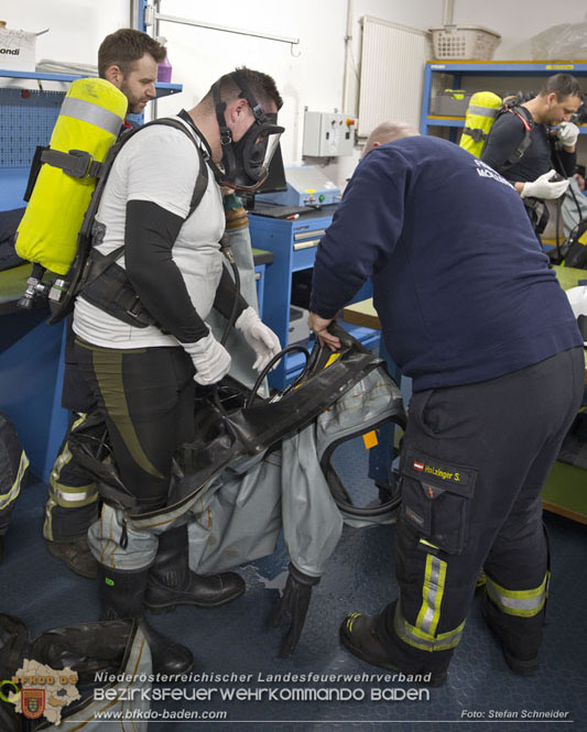Schadstoffdienst Fortbildung 2024 des Bezirksfeuerwehrkommandos BADEN bei der BF Wien in Floridsdorf  Foto: Stefan Schneider BFKDO 