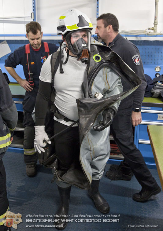 Schadstoffdienst Fortbildung 2024 des Bezirksfeuerwehrkommandos BADEN bei der BF Wien in Floridsdorf  Foto: Stefan Schneider BFKDO 