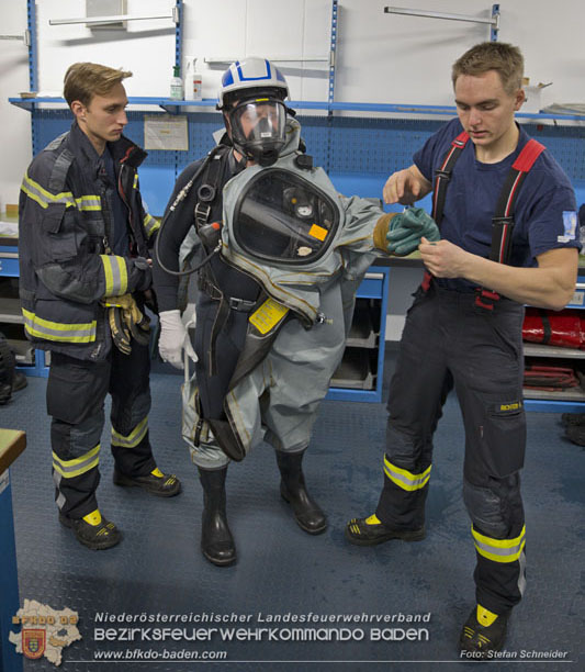 Schadstoffdienst Fortbildung 2024 des Bezirksfeuerwehrkommandos BADEN bei der BF Wien in Floridsdorf  Foto: Stefan Schneider BFKDO 