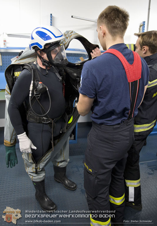 Schadstoffdienst Fortbildung 2024 des Bezirksfeuerwehrkommandos BADEN bei der BF Wien in Floridsdorf  Foto: Stefan Schneider BFKDO 