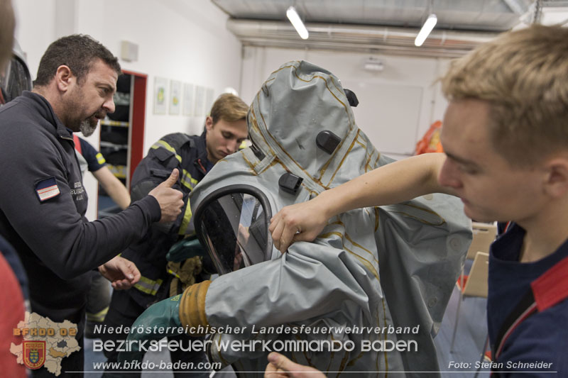 Schadstoffdienst Fortbildung 2024 des Bezirksfeuerwehrkommandos BADEN bei der BF Wien in Floridsdorf  Foto: Stefan Schneider BFKDO 