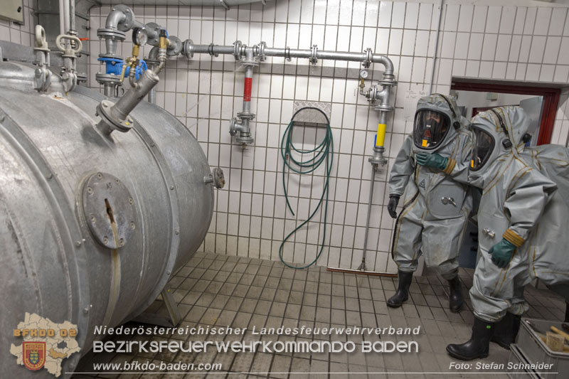 Schadstoffdienst Fortbildung 2024 des Bezirksfeuerwehrkommandos BADEN bei der BF Wien in Floridsdorf  Foto: Stefan Schneider BFKDO 