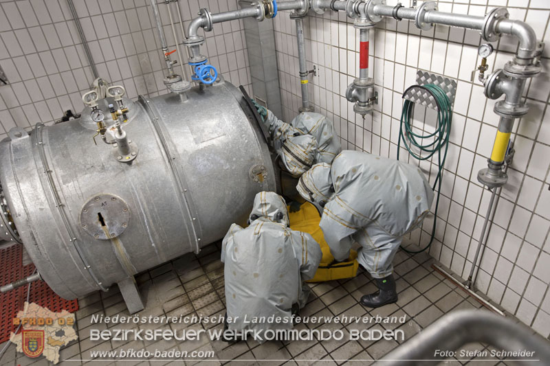 Schadstoffdienst Fortbildung 2024 des Bezirksfeuerwehrkommandos BADEN bei der BF Wien in Floridsdorf  Foto: Stefan Schneider BFKDO 