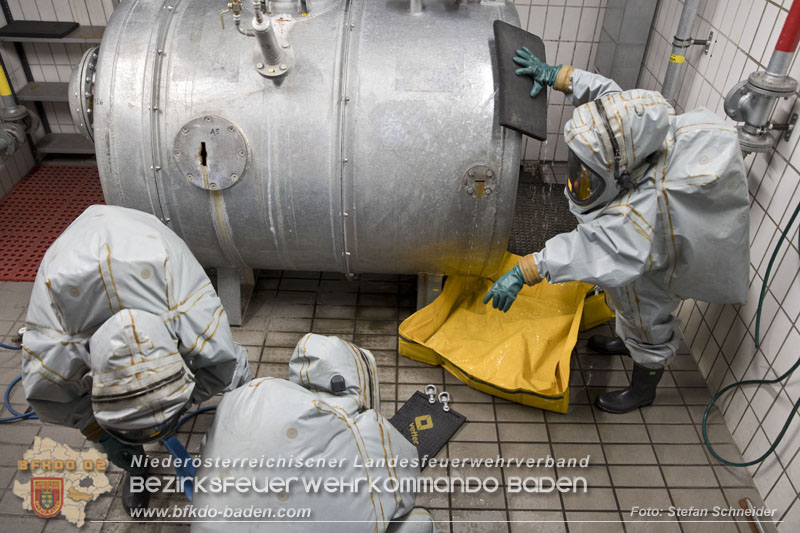 Schadstoffdienst Fortbildung 2024 des Bezirksfeuerwehrkommandos BADEN bei der BF Wien in Floridsdorf  Foto: Stefan Schneider BFKDO 