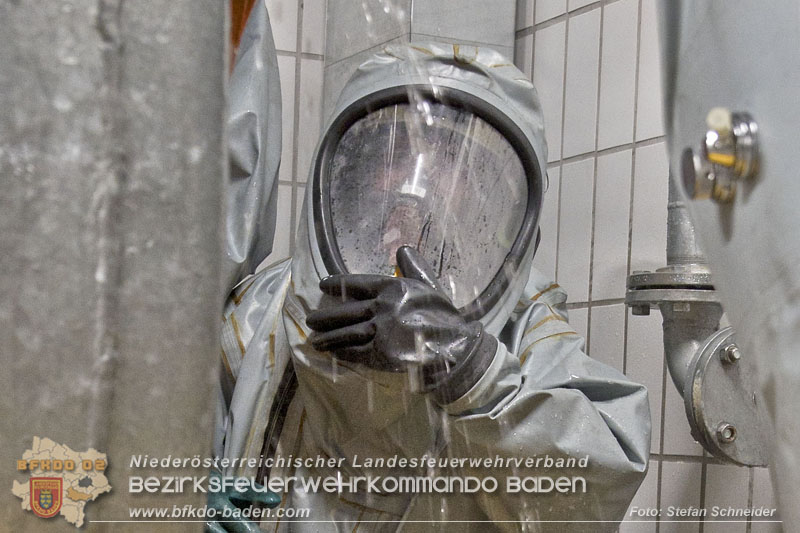 Schadstoffdienst Fortbildung 2024 des Bezirksfeuerwehrkommandos BADEN bei der BF Wien in Floridsdorf  Foto: Stefan Schneider BFKDO 
