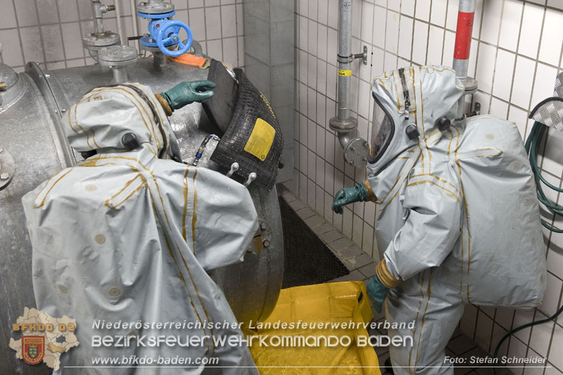Schadstoffdienst Fortbildung 2024 des Bezirksfeuerwehrkommandos BADEN bei der BF Wien in Floridsdorf  Foto: Stefan Schneider BFKDO 