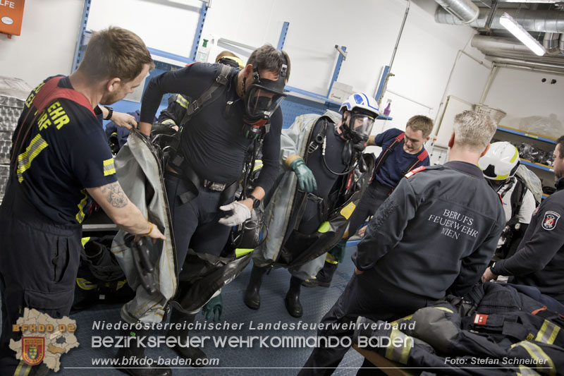 Schadstoffdienst Fortbildung 2024 des Bezirksfeuerwehrkommandos BADEN bei der BF Wien in Floridsdorf  Foto: Stefan Schneider BFKDO 