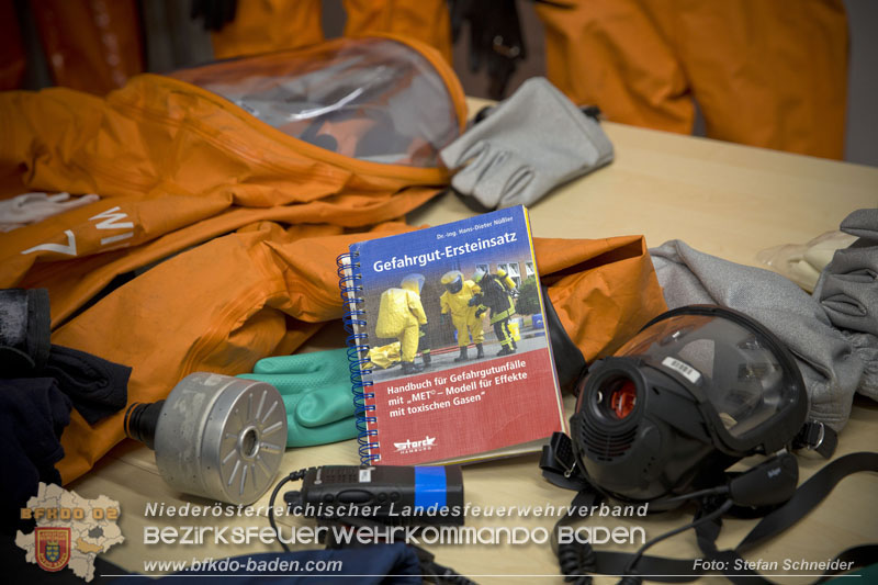 Schadstoffdienst Fortbildung 2024 des Bezirksfeuerwehrkommandos BADEN bei der BF Wien in Floridsdorf  Foto: Stefan Schneider BFKDO 