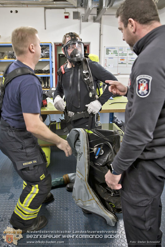 Schadstoffdienst Fortbildung 2024 des Bezirksfeuerwehrkommandos BADEN bei der BF Wien in Floridsdorf  Foto: Stefan Schneider BFKDO 