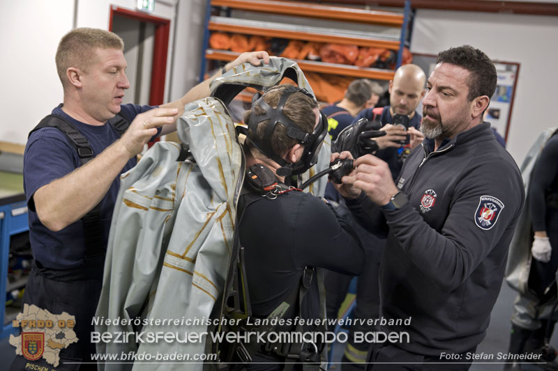 Schadstoffdienst Fortbildung 2024 des Bezirksfeuerwehrkommandos BADEN bei der BF Wien in Floridsdorf  Foto: Stefan Schneider BFKDO 