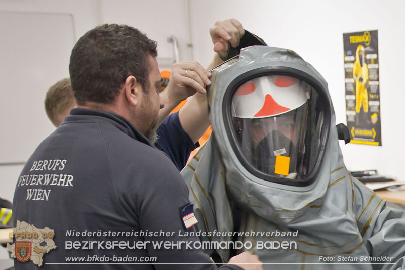 Schadstoffdienst Fortbildung 2024 des Bezirksfeuerwehrkommandos BADEN bei der BF Wien in Floridsdorf  Foto: Stefan Schneider BFKDO 