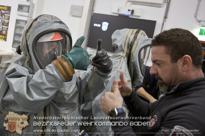 Schadstoffdienst Fortbildung 2024 des Bezirksfeuerwehrkommandos BADEN bei der BF Wien in Floridsdorf  Foto: Stefan Schneider BFKDO 