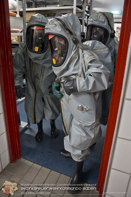Schadstoffdienst Fortbildung 2024 des Bezirksfeuerwehrkommandos BADEN bei der BF Wien in Floridsdorf  Foto: Stefan Schneider BFKDO 