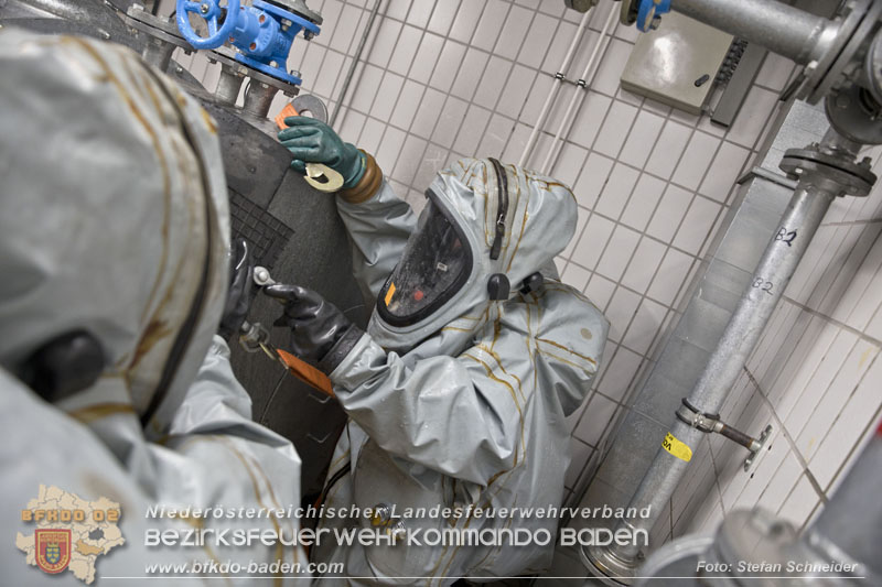 Schadstoffdienst Fortbildung 2024 des Bezirksfeuerwehrkommandos BADEN bei der BF Wien in Floridsdorf  Foto: Stefan Schneider BFKDO 