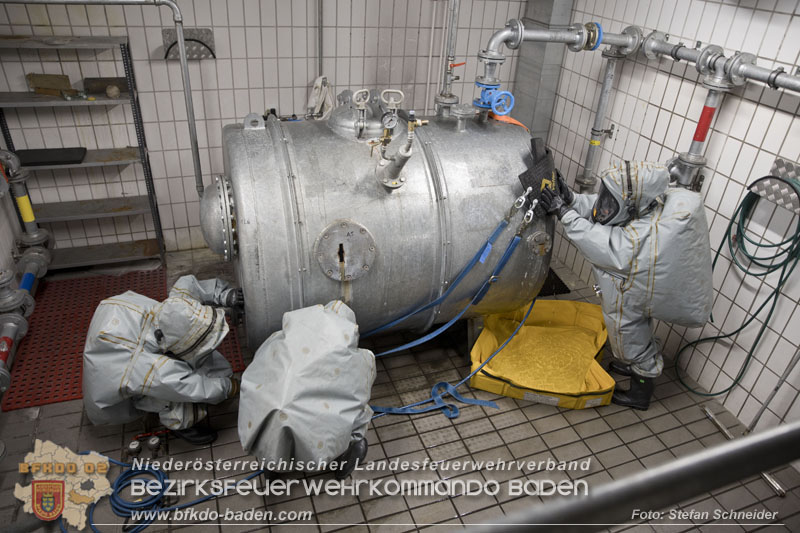 Schadstoffdienst Fortbildung 2024 des Bezirksfeuerwehrkommandos BADEN bei der BF Wien in Floridsdorf  Foto: Stefan Schneider BFKDO 