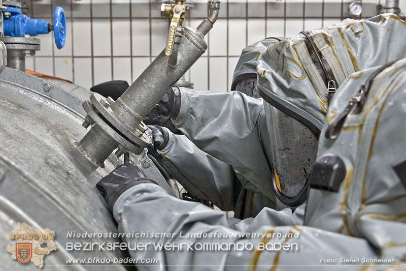 Schadstoffdienst Fortbildung 2024 des Bezirksfeuerwehrkommandos BADEN bei der BF Wien in Floridsdorf  Foto: Stefan Schneider BFKDO 