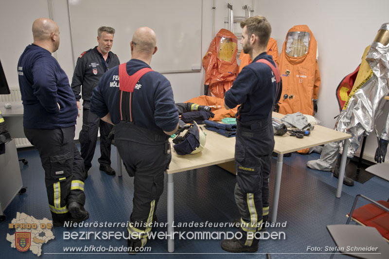 Schadstoffdienst Fortbildung 2024 des Bezirksfeuerwehrkommandos BADEN bei der BF Wien in Floridsdorf  Foto: Stefan Schneider BFKDO 
