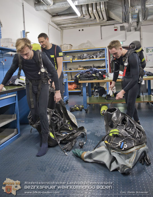 Schadstoffdienst Fortbildung 2024 des Bezirksfeuerwehrkommandos BADEN bei der BF Wien in Floridsdorf  Foto: Stefan Schneider BFKDO 