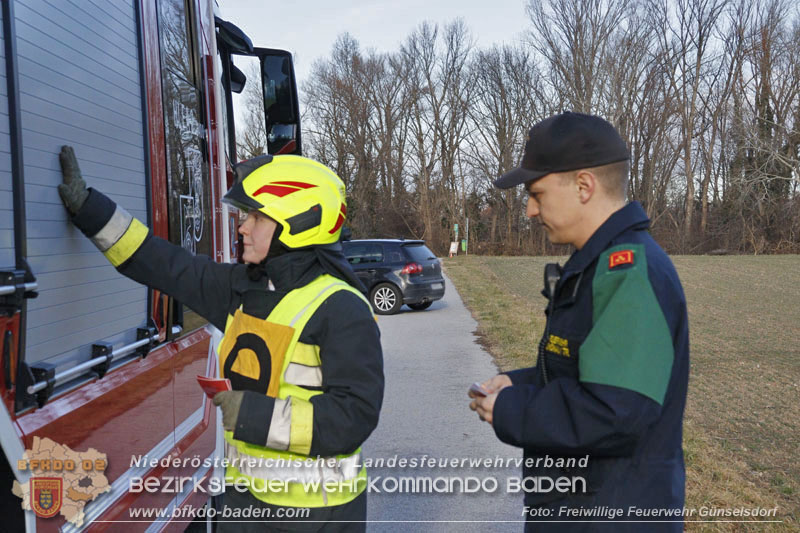 20250201_Weisse Fahne bei der Ausbildungspruefung Technische Hilfeleistung in Bronze u. Silber in Guenselsdorf  Foto: Freiwillige Feuerwehr Guenselsdorf