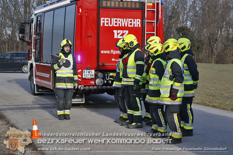 20250201_Weisse Fahne bei der Ausbildungspruefung Technische Hilfeleistung in Bronze u. Silber in Guenselsdorf  Foto: Freiwillige Feuerwehr Guenselsdorf