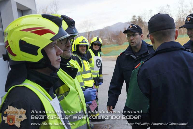 20250201_Weisse Fahne bei der Ausbildungspruefung Technische Hilfeleistung in Bronze u. Silber in Guenselsdorf  Foto: Freiwillige Feuerwehr Guenselsdorf