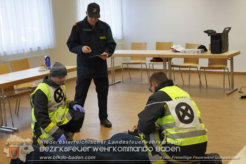 20250201_Weisse Fahne bei der Ausbildungspruefung Technische Hilfeleistung in Bronze u. Silber in Guenselsdorf  Foto: Freiwillige Feuerwehr Guenselsdorf