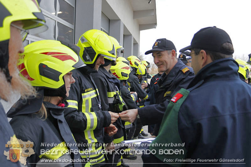 20250201_Weisse Fahne bei der Ausbildungspruefung Technische Hilfeleistung in Bronze u. Silber in Guenselsdorf  Foto: Freiwillige Feuerwehr Guenselsdorf